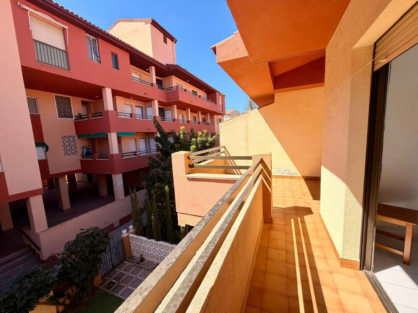 Vista exterior de Casa o xalet en venda en Salobreña amb Jardí privat, Terrassa i Balcó