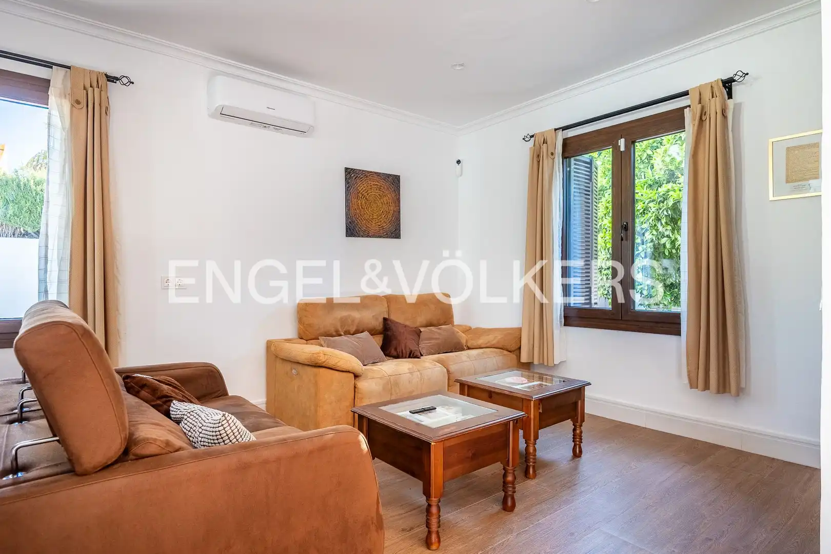 Living room of Houses for sale in Valencina de la Concepción  with Air Conditioner, Heating and Private garden