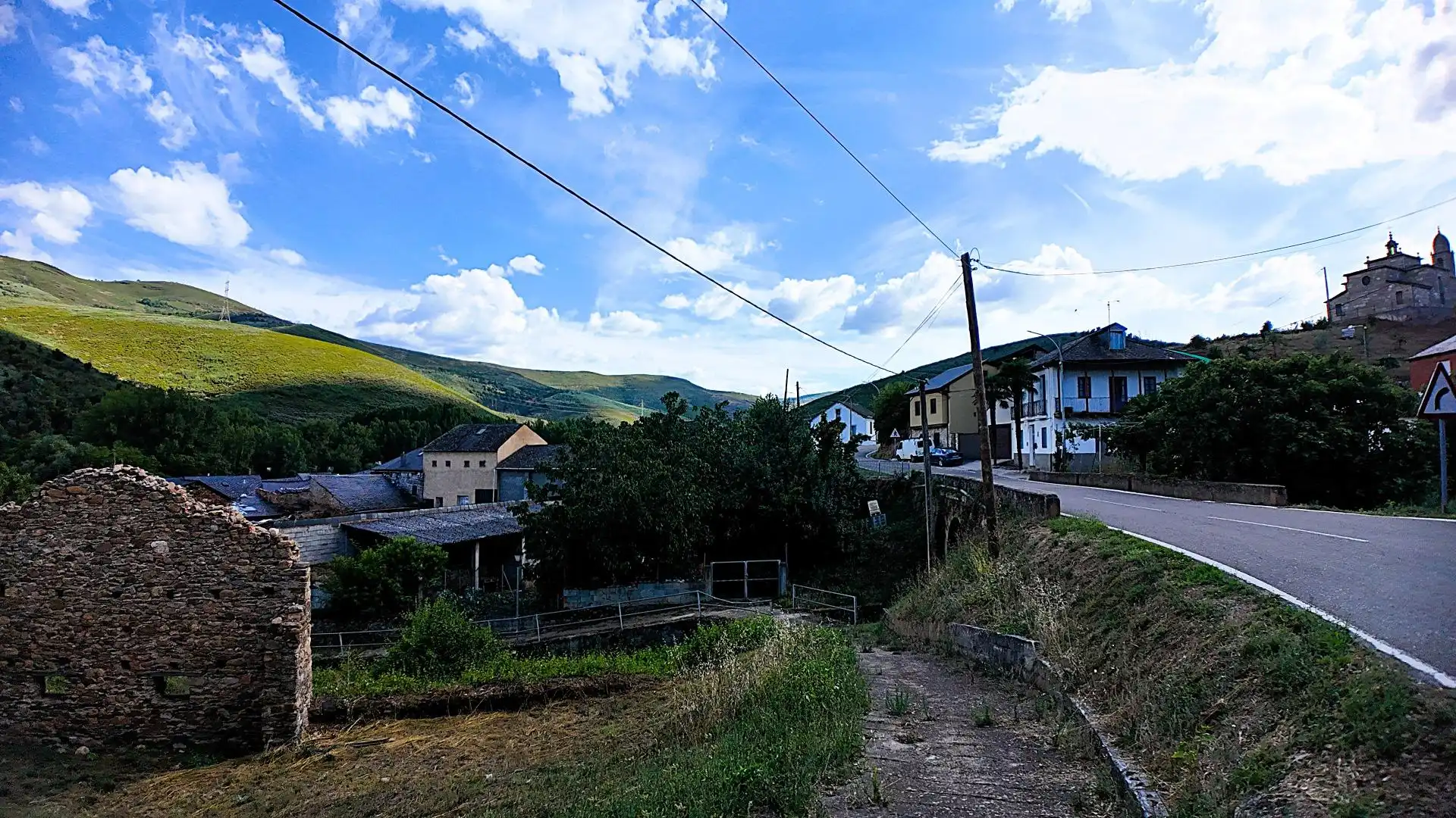 Exterior view of Houses for sale in Rubiá  with Heating, Private garden and Storage room