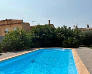 Piscina de Casa adosada en venda en Castelló d'Empúries amb Jardí privat, Terrassa i Piscina