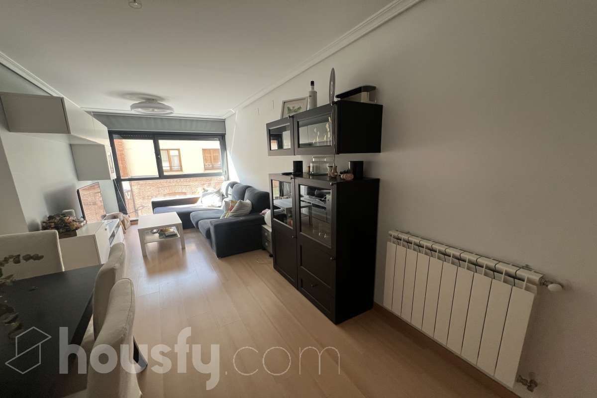 Living room of Flat to rent in  Madrid Capital  with Air Conditioner, Heating and Parquet flooring