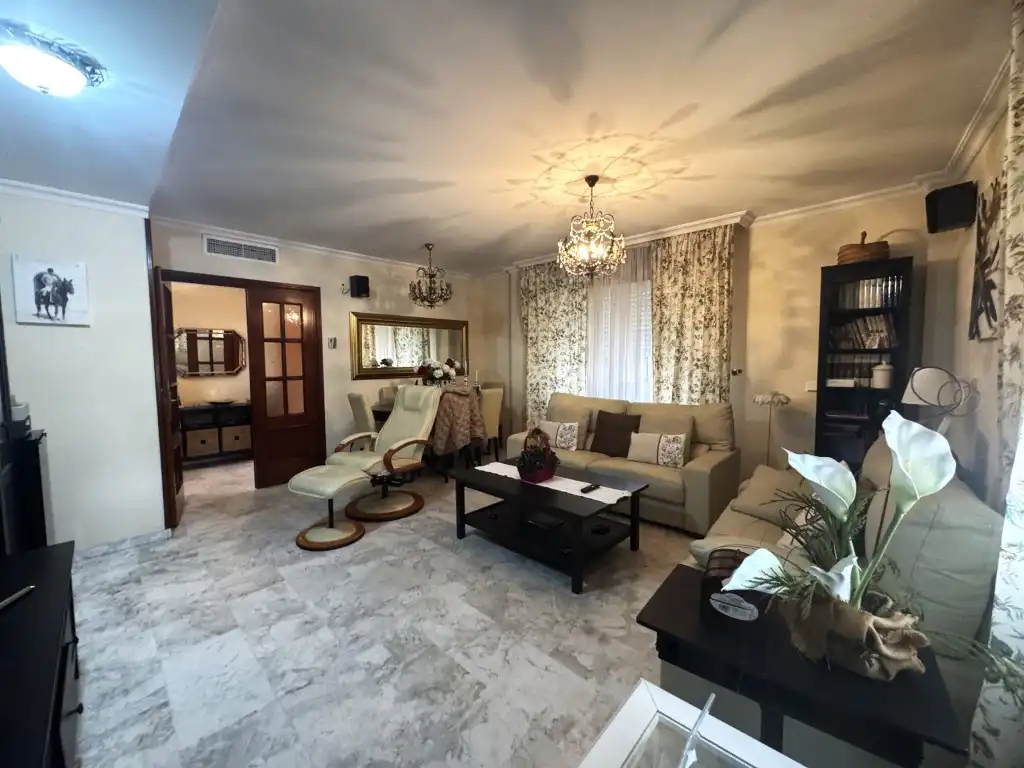 Wohnzimmer von Haus oder Chalet zum Verkauf in Algeciras mit Ofen und Waschmaschine