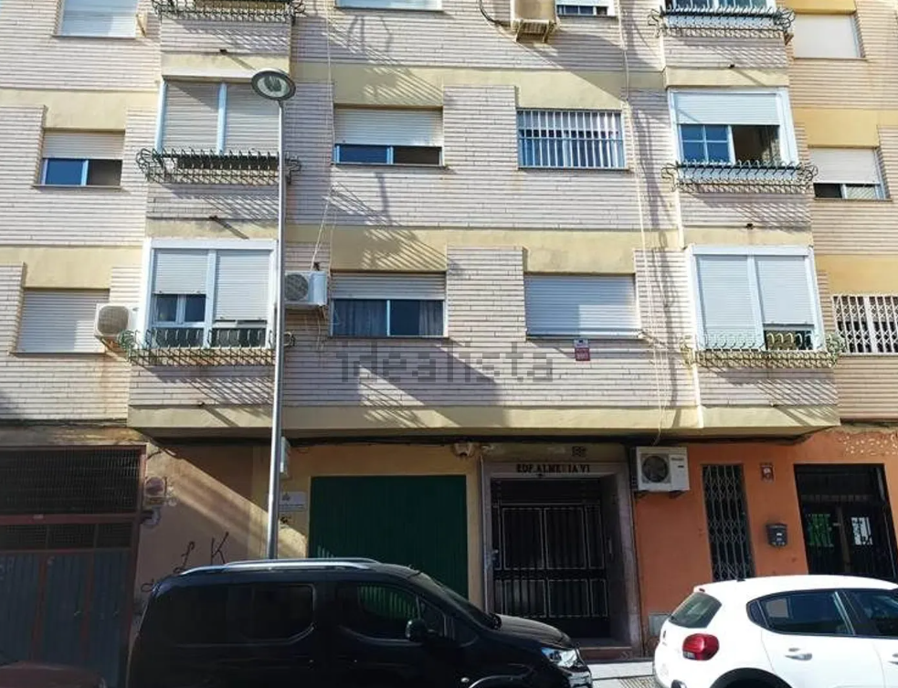 Vista exterior de Pis en venda en  Almería Capital