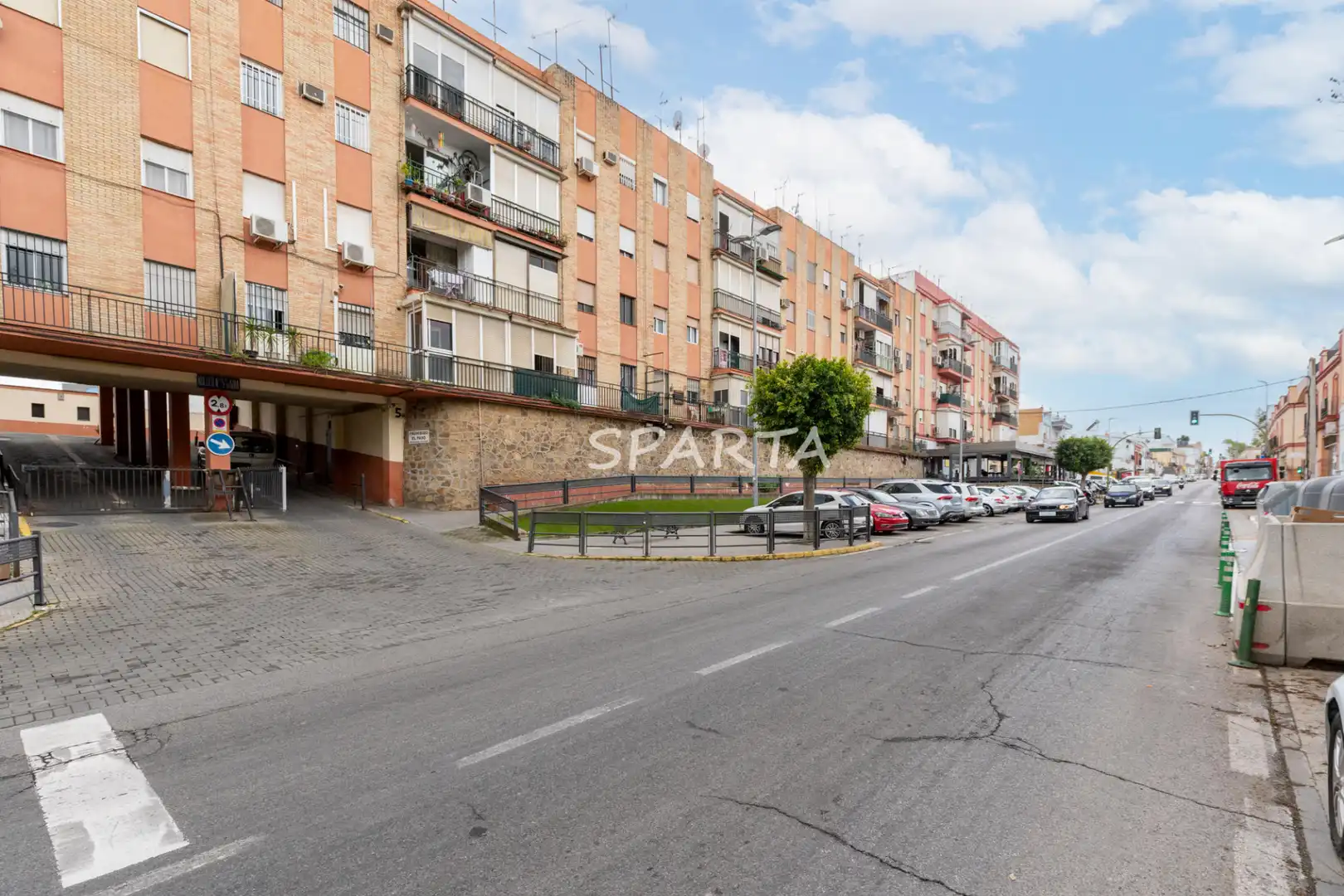 Vista exterior de Piso en venta en Castilleja de la Cuesta con Aire acondicionado, Horno y Microondas