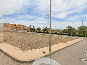 Terreno residencial en venta en Calle Rafael Alberti 100