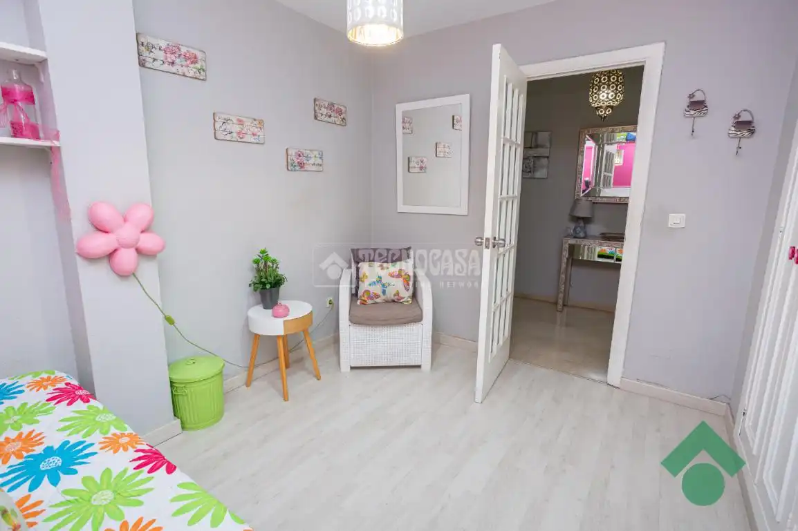 Bedroom of Flat for sale in Algeciras  with Terrace, Storage room and Furnished