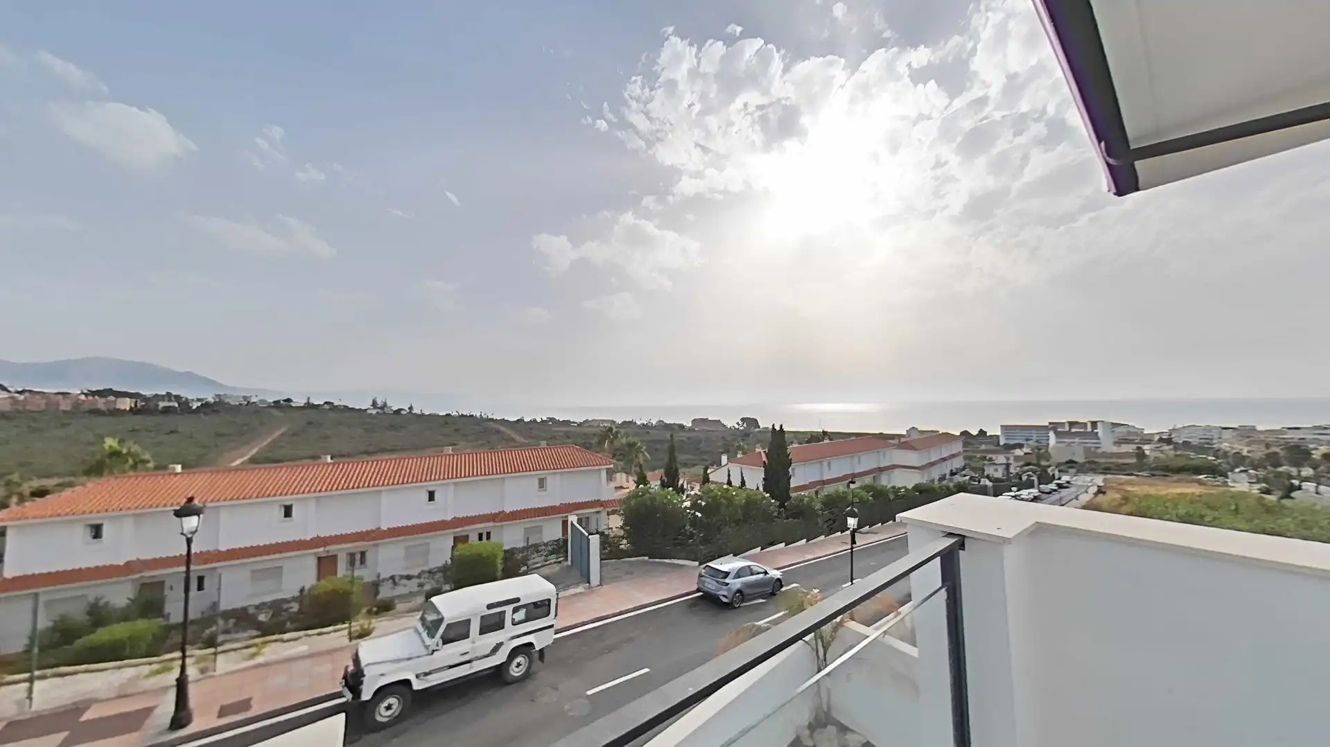 Vista exterior de Casa o xalet en venda en Manilva amb Aire condicionat, Calefacció i Jardí privat