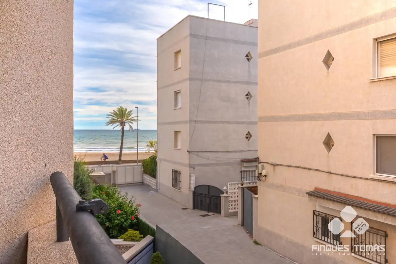 Vista exterior de Piso en venta en Cunit con Aire acondicionado, Terraza y Amueblado