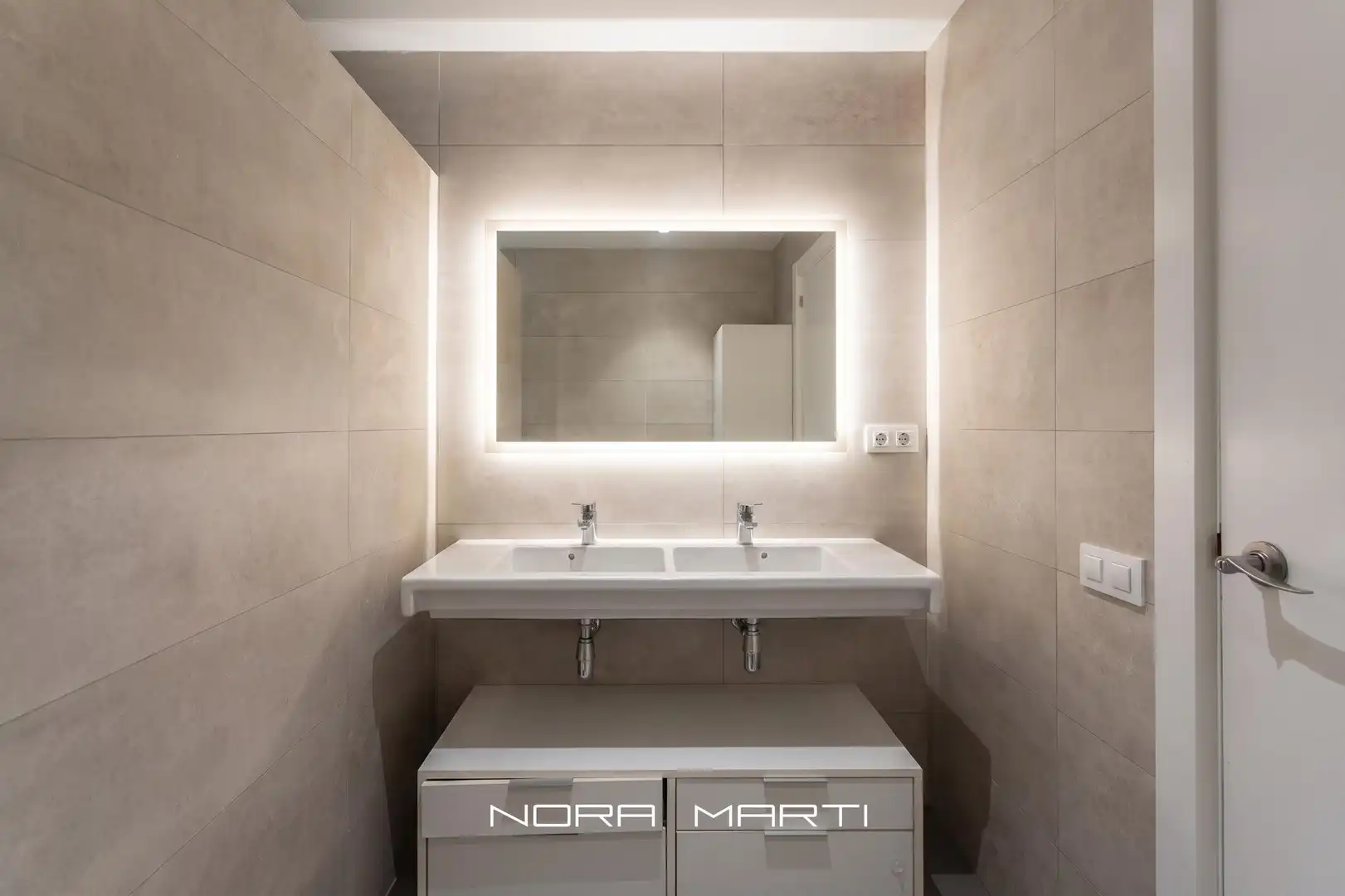 Baño de Piso en venta en Barcelona con Calefacción, Terraza y Balcón