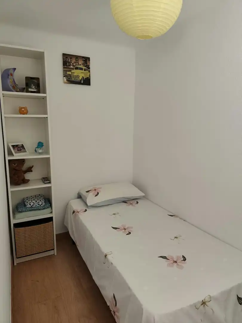 Dormitori de Pis per a compartir en Barcelona amb Aire condicionat, Calefacció i Moblat