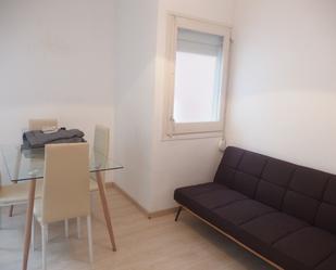 Dormitori de Apartament de lloguer en  Barcelona Capital amb Parquet, Moblat i Forn