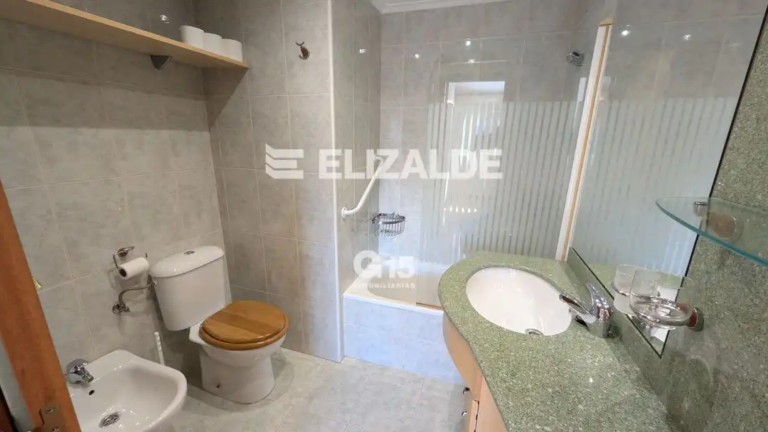 Baño de Piso en venta en Donostia - San Sebastián  con Calefacción, Terraza y Trastero