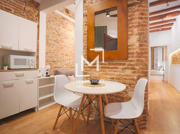 Piso con balcón en venta en Carrer del Portal Nou