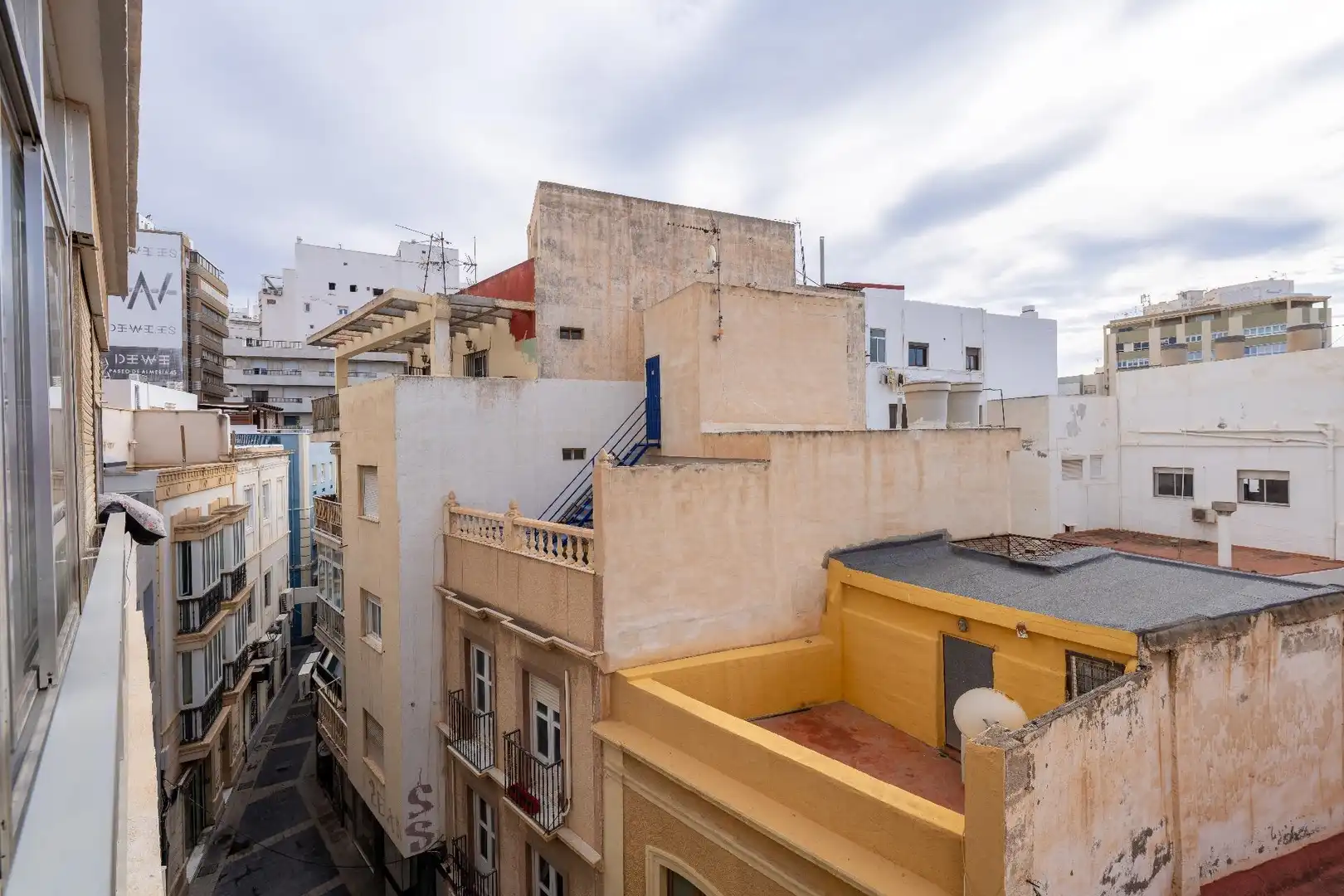 Vista exterior de Piso en venta en Almería con Terraza