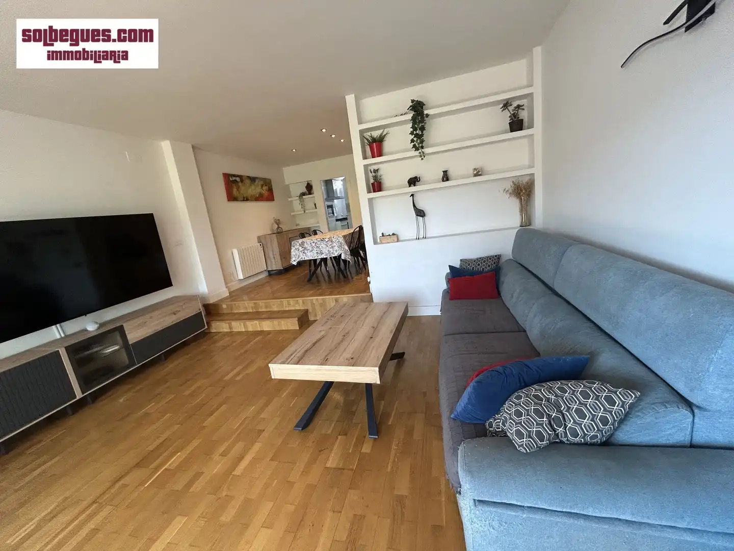 Sala d'estar de Casa adosada en venda en Begues amb Aire condicionat, Calefacció i Jardí privat
