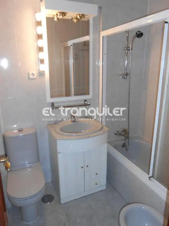 Badezimmer von Wohnung zur Miete in Madrid mit Terrasse