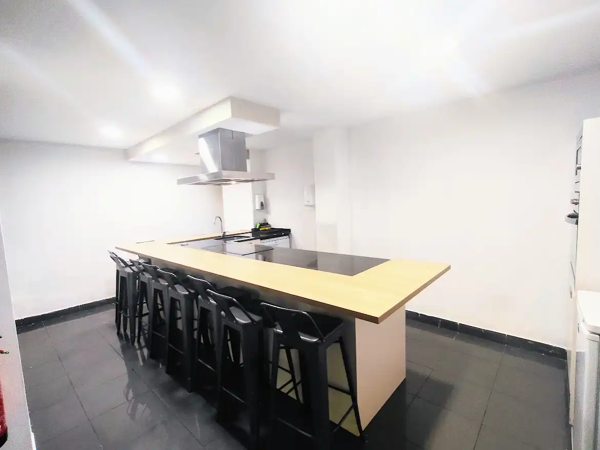 Local comercial en venda a Carrer de Castella 1