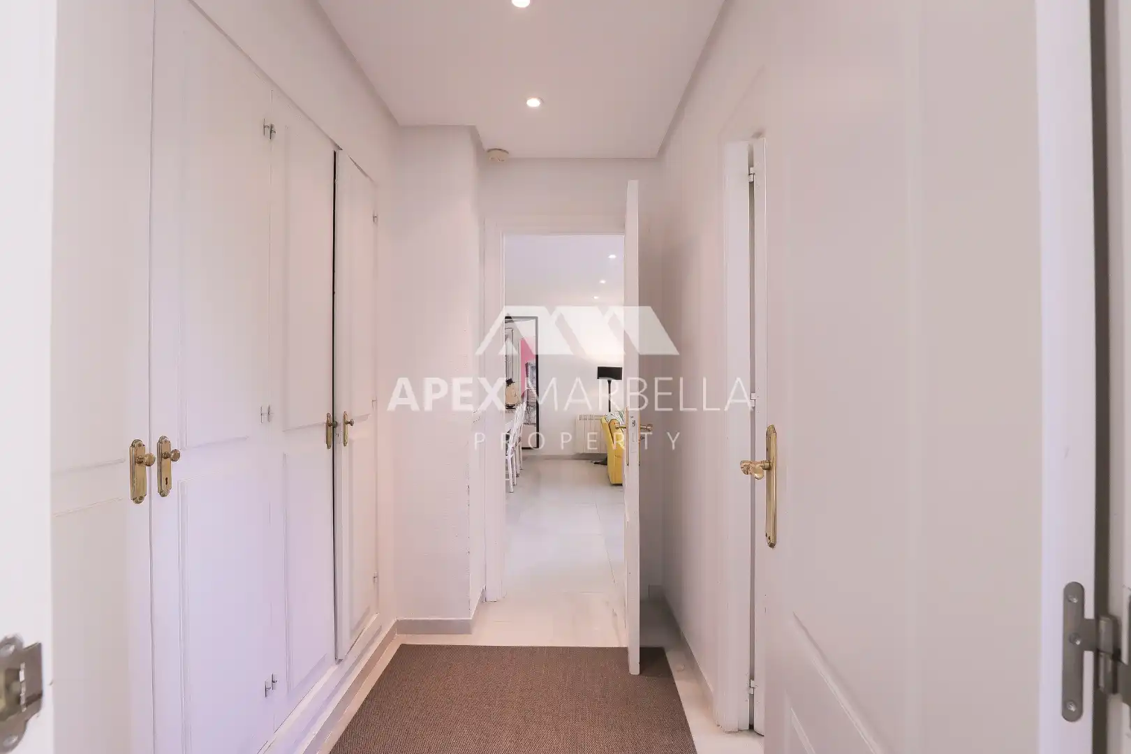 Wohnung zum Verkauf in Marbella mit Klimaanlage, Terrasse und Möbliert