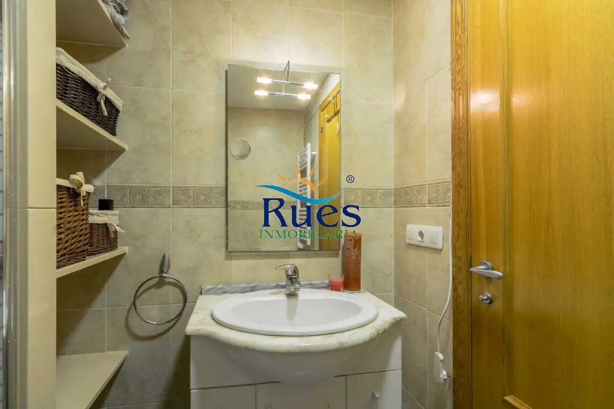Baño de Ático en venta en Benicasim / Benicàssim con Aire acondicionado, Calefacción y Trastero