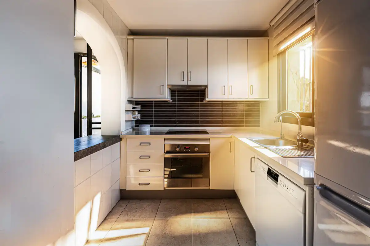 Apartamento con piscina en venta en Calahonda, imagen 4