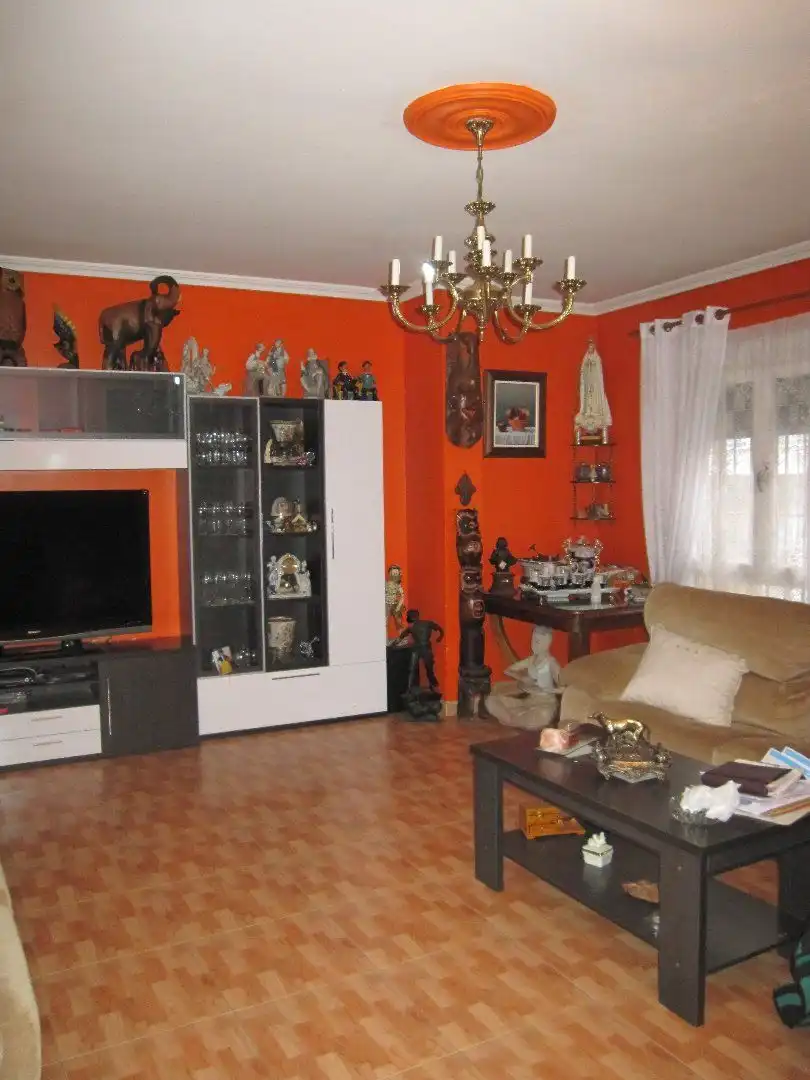 Sala d'estar de Casa o xalet en venda en Ciudad Real amb Aire condicionat, Terrassa i Forn