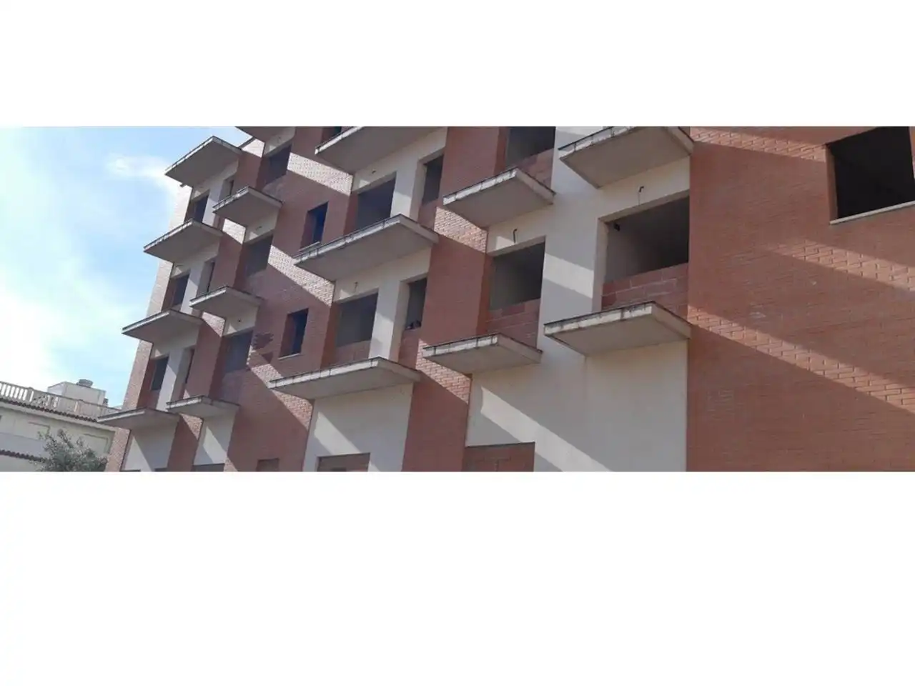 Vista exterior de Edifici en venda en La Ràpita