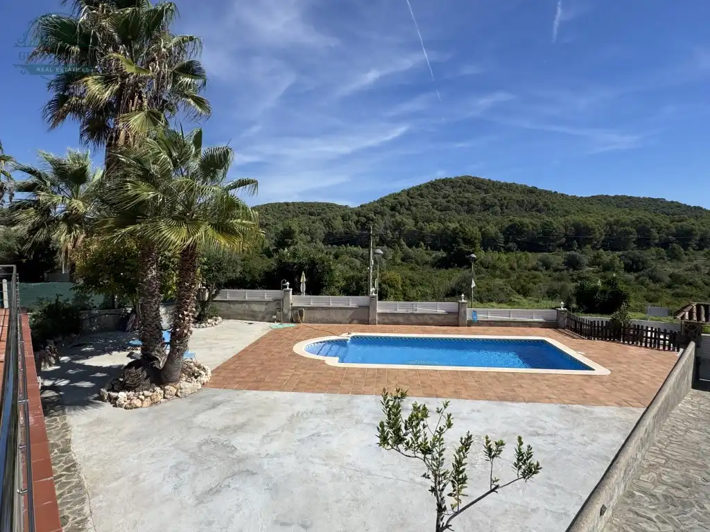 Swimming pool of Houses for sale in Mas Romeu