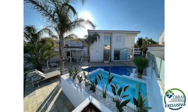 Casa amb piscina en venda a Carrer Carrer Falconera, imagen 2