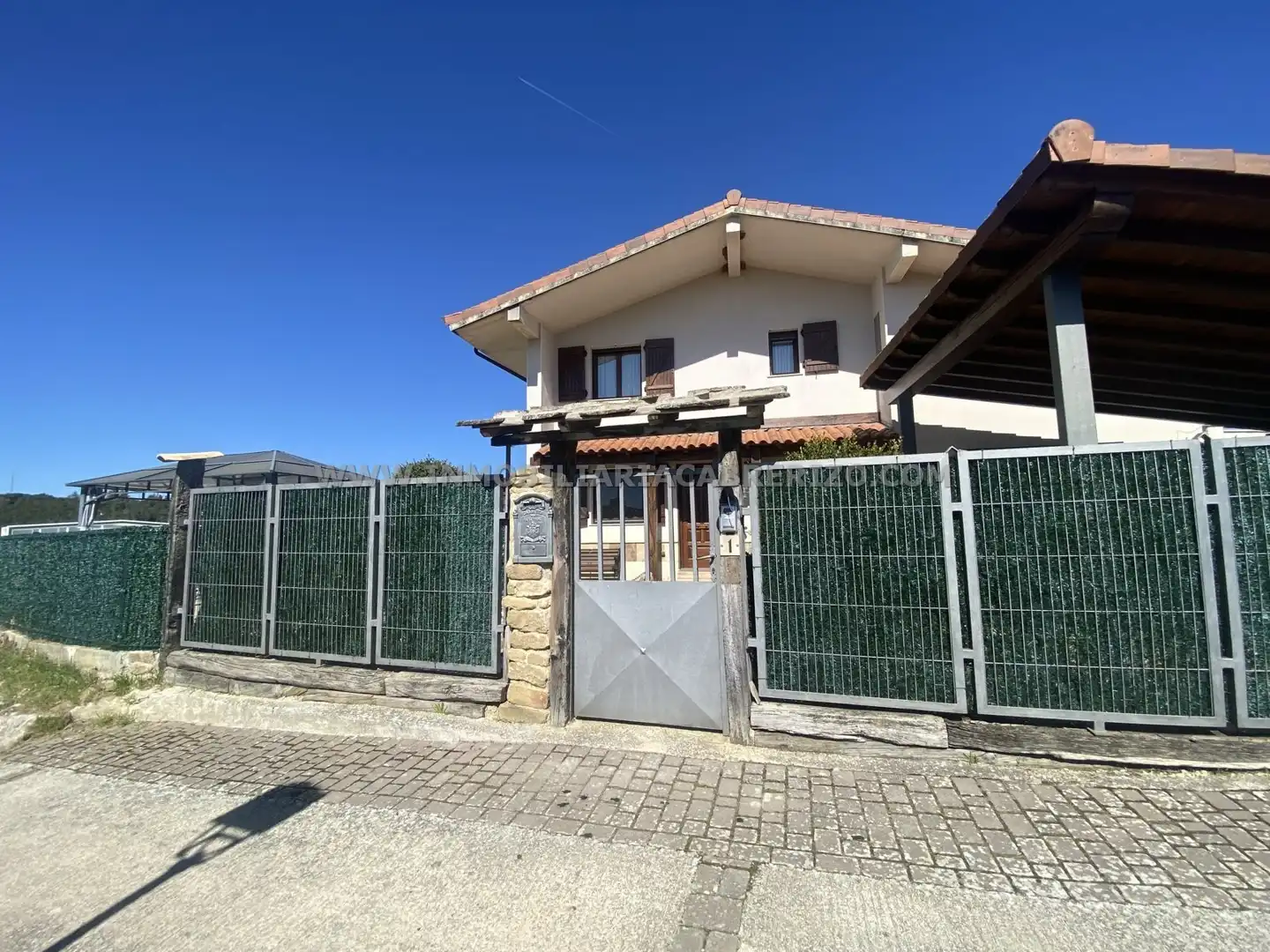 Vista exterior de Casa o chalet en venta en Olóriz / Oloritz con Aire acondicionado, Calefacción y Jardín privado