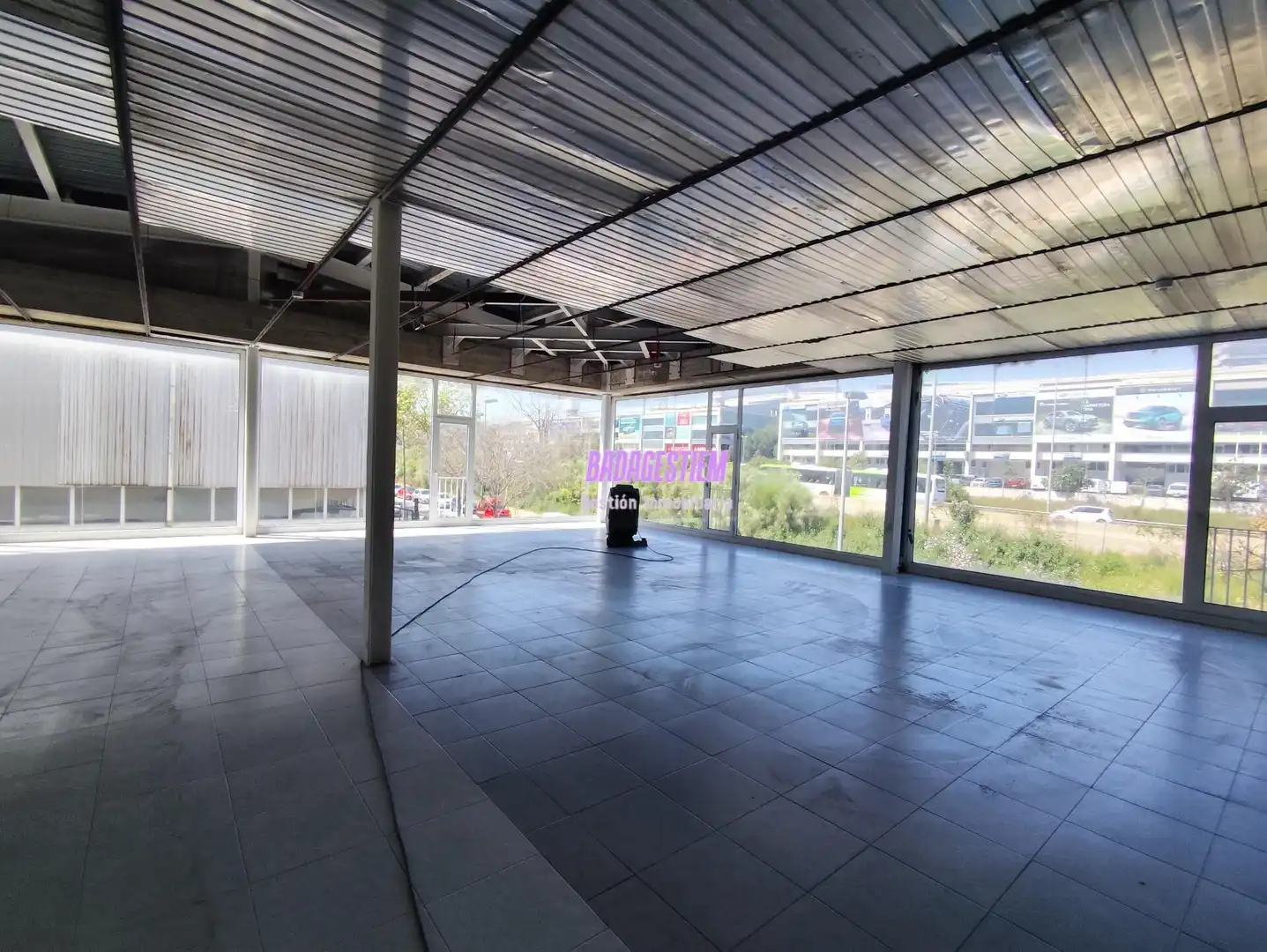 Terrasse von Fabrikhallen zum Verkauf in Badalona