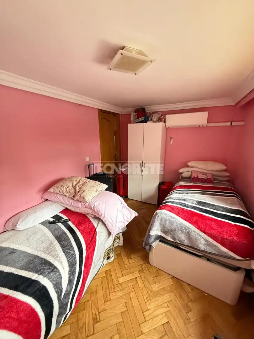 Habitación de Piso en venta en Madrid con Calefacción y Parquet