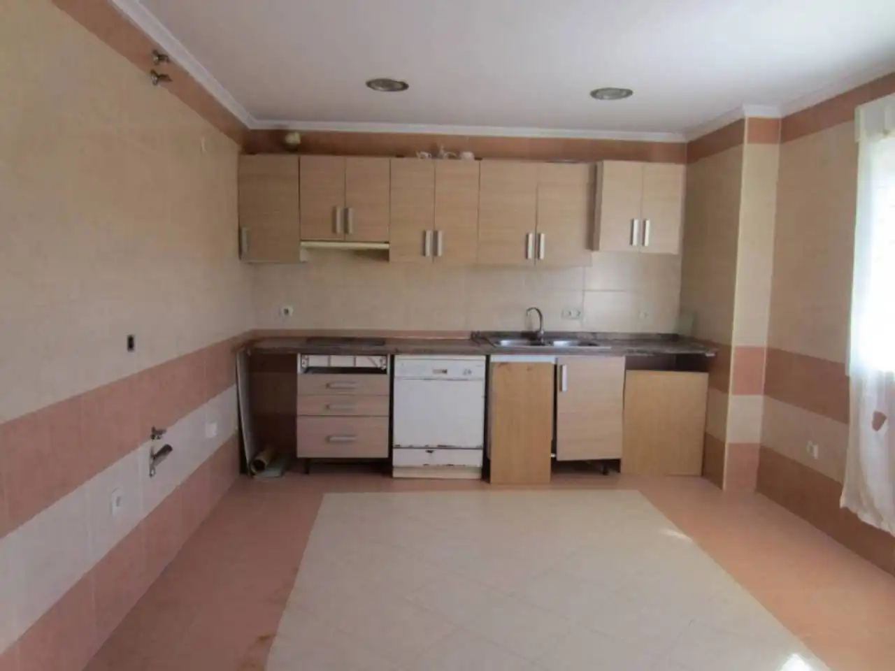 Cuina de Casa o xalet en venda en Fuentes de Oñoro amb Aire condicionat, Calefacció i Terrassa