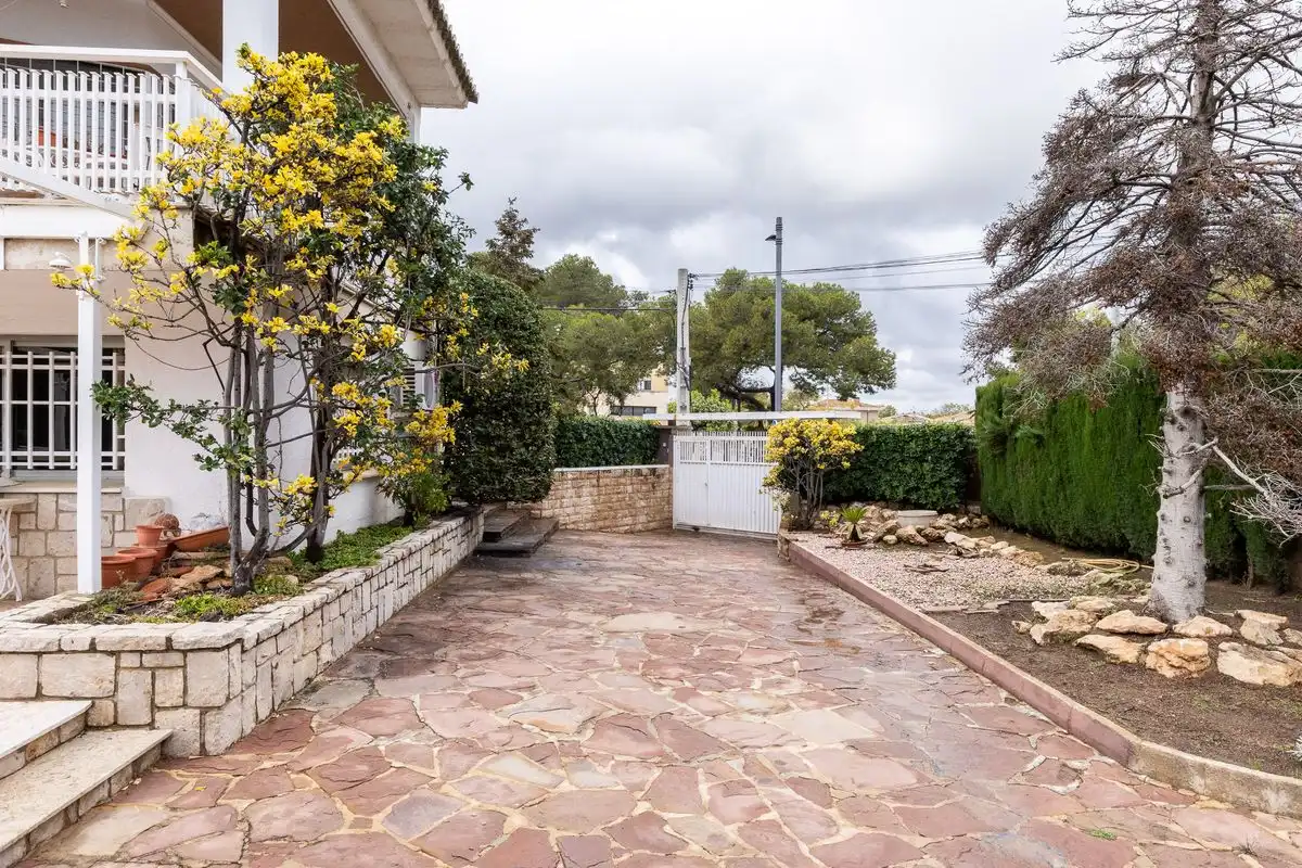 Garden of Houses for sale in Torrent  with Air Conditioner, Heating and Private garden
