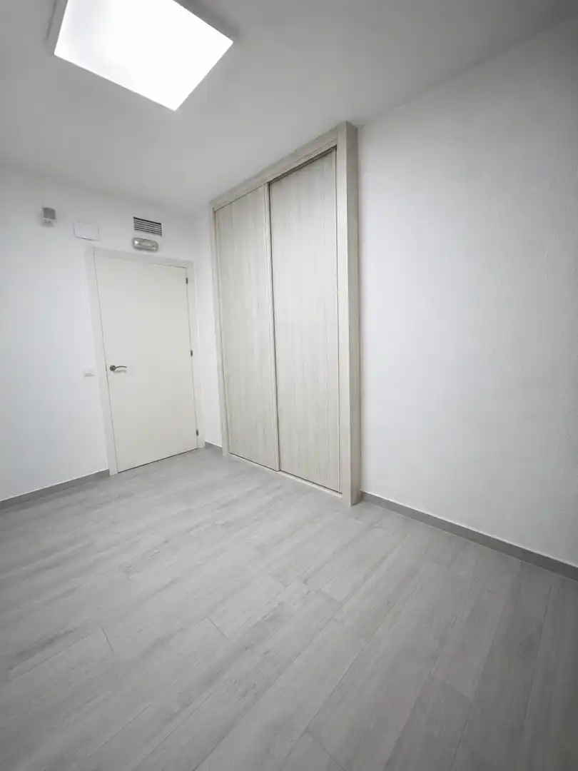 Habitación de Piso de alquiler en Sevilla con Aire acondicionado, Calefacción y Amueblado