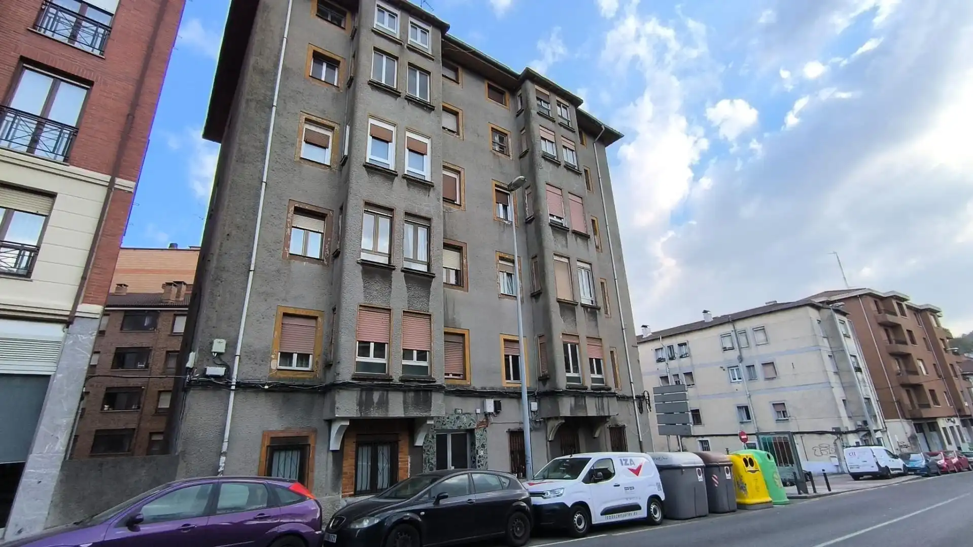 Außenansicht von Wohnung zum Verkauf in Basauri  mit Heizung