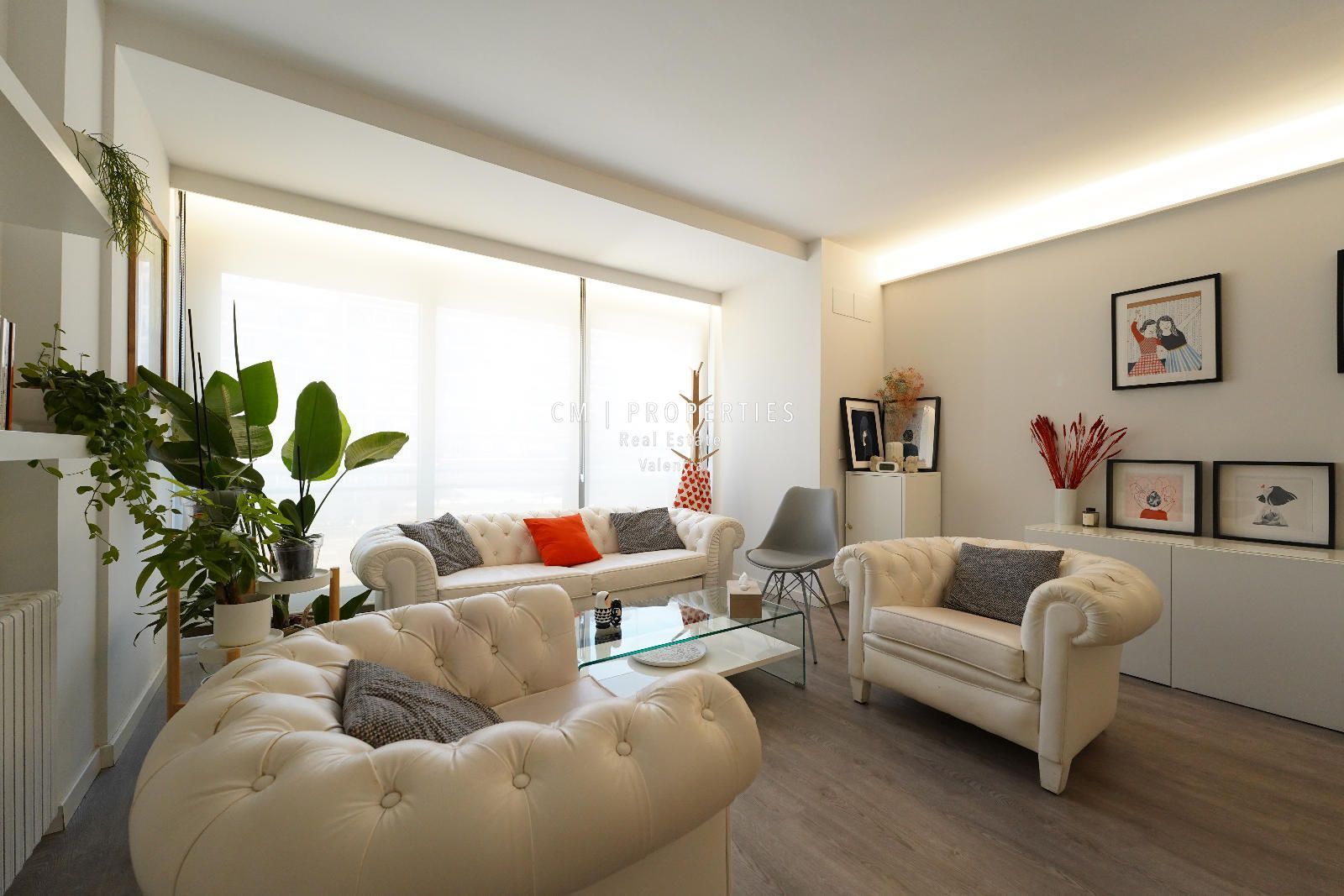 Living room of Office to rent in  Valencia Capital  with Air Conditioner, Heating and Furnished