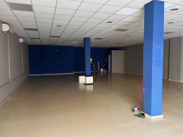 Local comercial en Alquiler en Calle Concell de cent en Barri del Centre