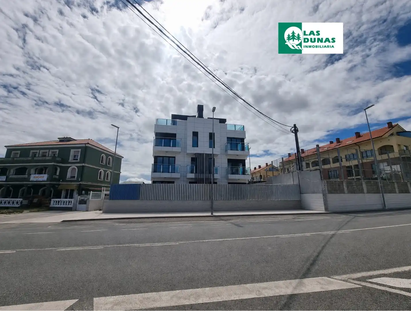 Vista exterior de Apartamento en venta en Piélagos con Calefacción, Jardín privado y Terraza