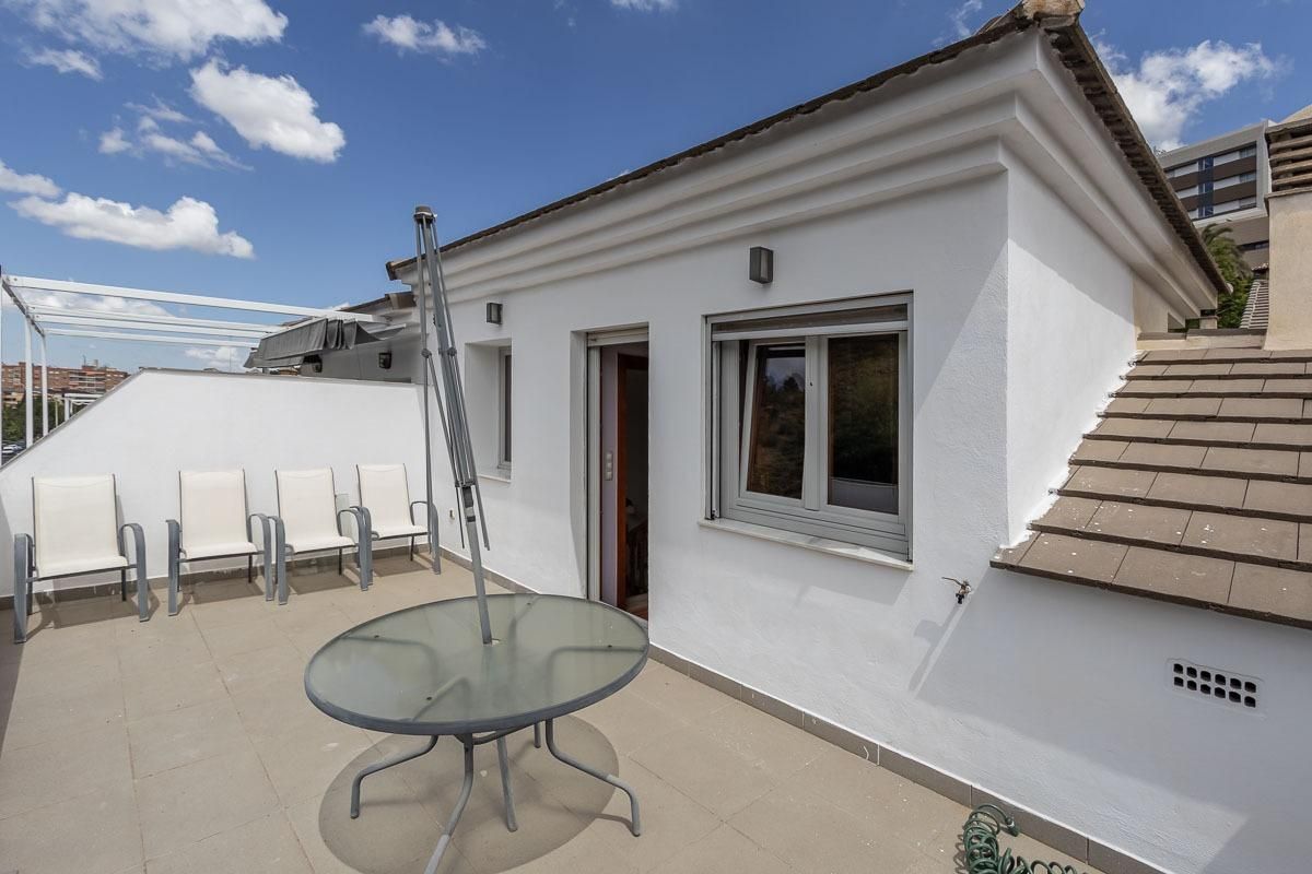 Terrassa de Casa adosada en venda en  Granada Capital amb Calefacció, Parquet i Terrassa