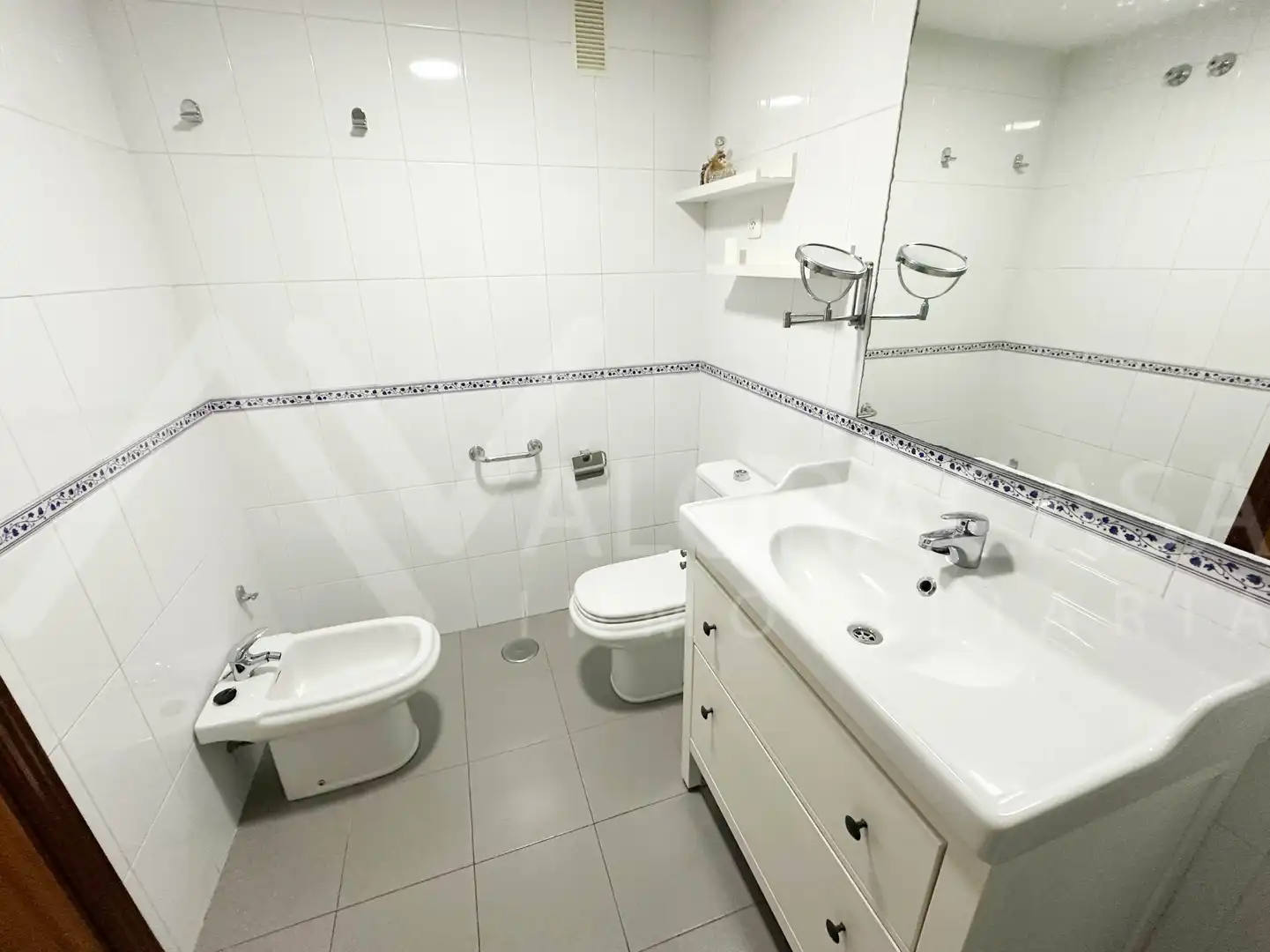 Bathroom of Flat for sale in Málaga  with Air Conditioner and Terrace