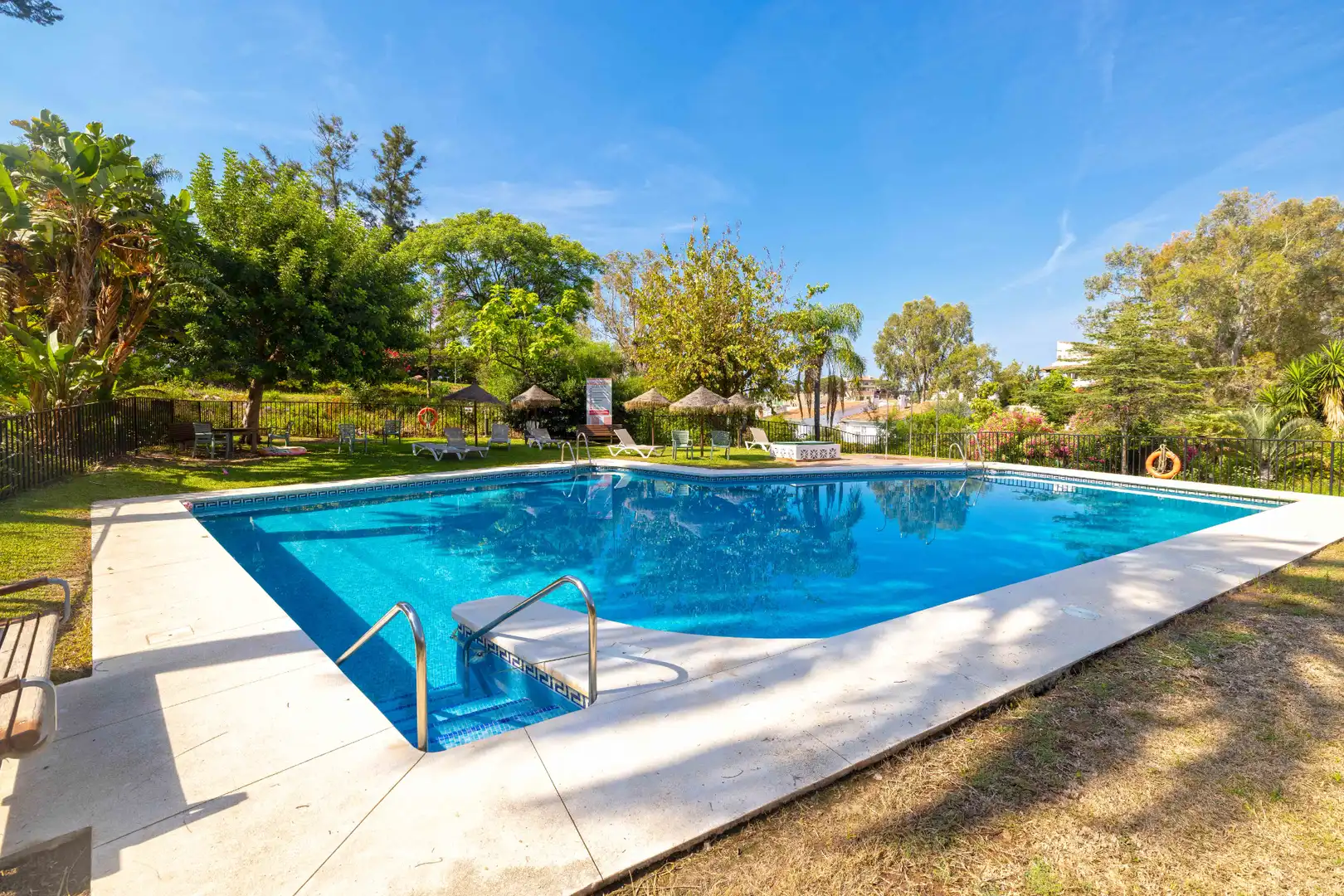 Piscina de Piso en venta en Málaga con Aire acondicionado, Calefacción y Terraza