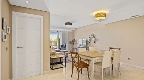 Bajo Exclusivo con Vistas al Golf y Jardín Privado en Los Roble, imatge 5