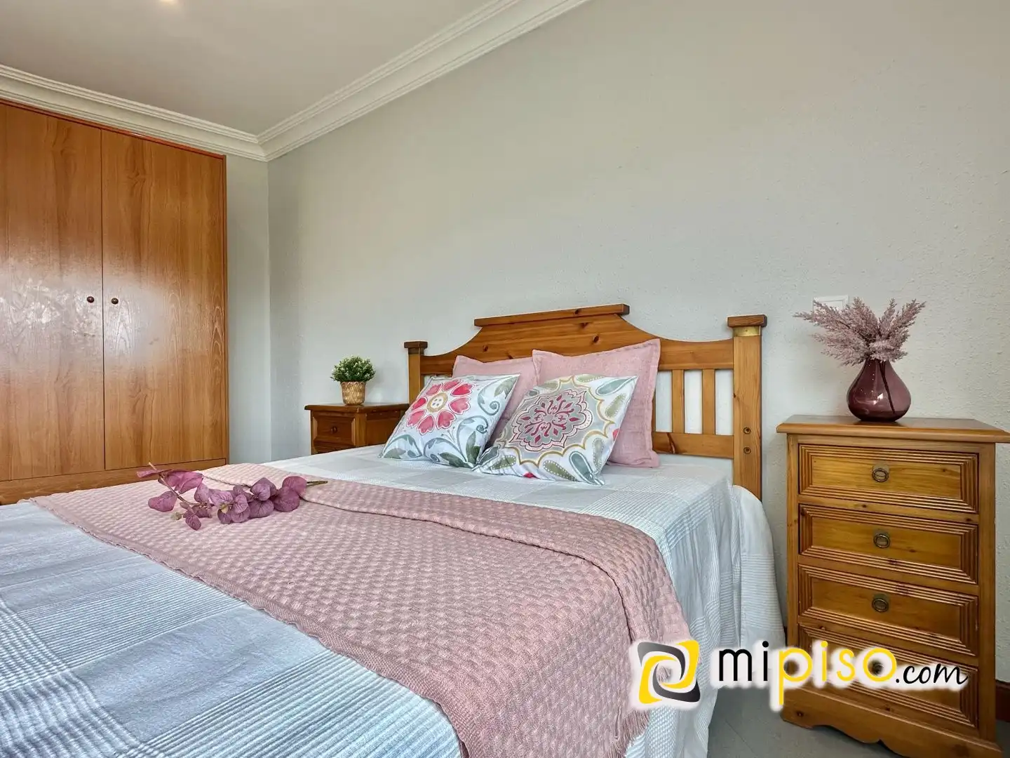Bedroom of Flat for sale in Laredo  with Furnished