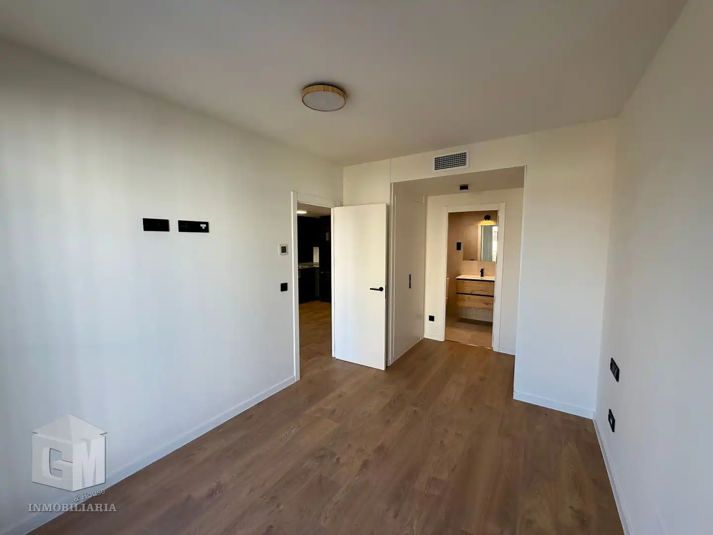 Apartments for rent in Madrid  with Air Conditioner, Heating and Storage room