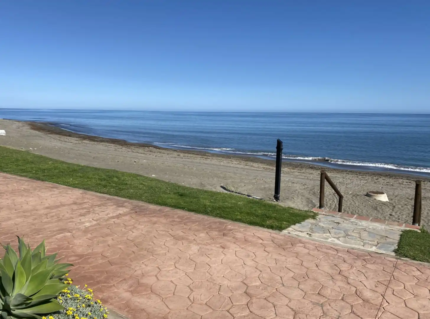 Vista exterior de Piso de alquiler en Estepona con Aire acondicionado, Terraza y Amueblado