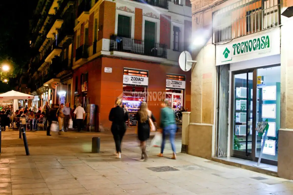 Vista exterior de Piso en venta en Barcelona con Balcón