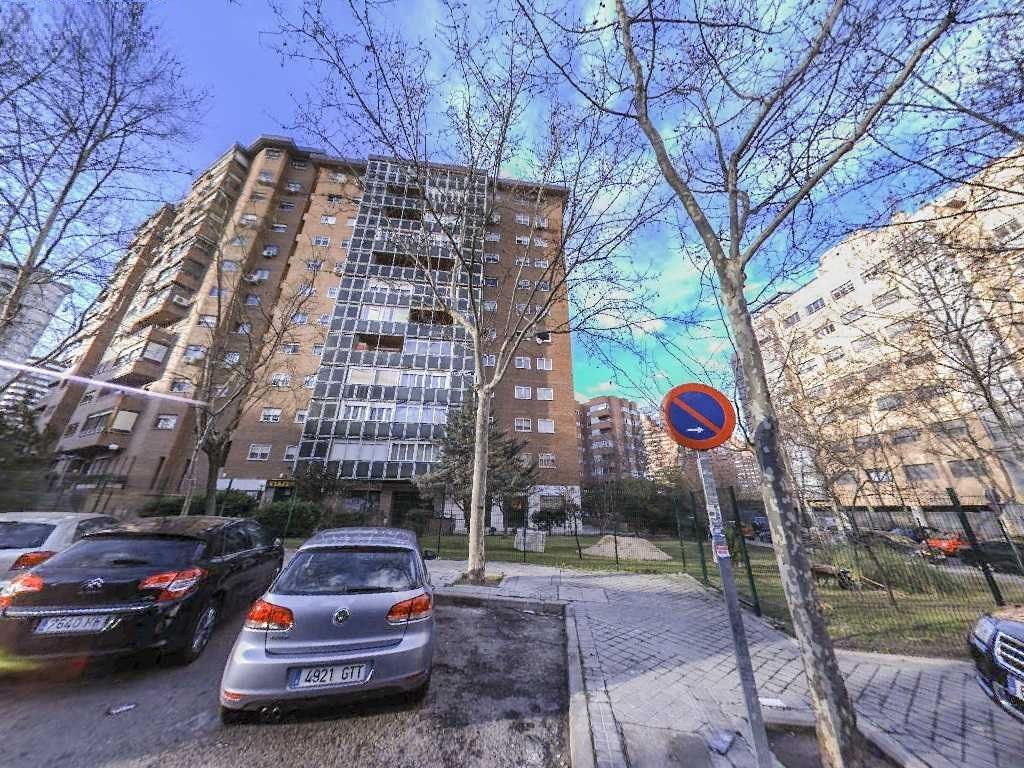 Exterior view of Garage for sale in  Madrid Capital