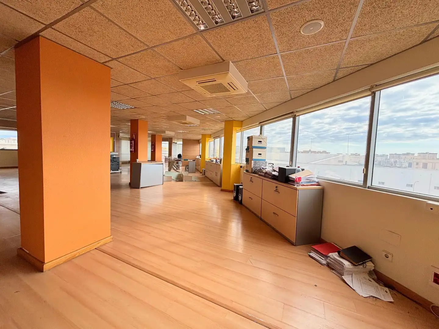 Office for sale in Alicante / Alacant  with Air Conditioner and Furnished