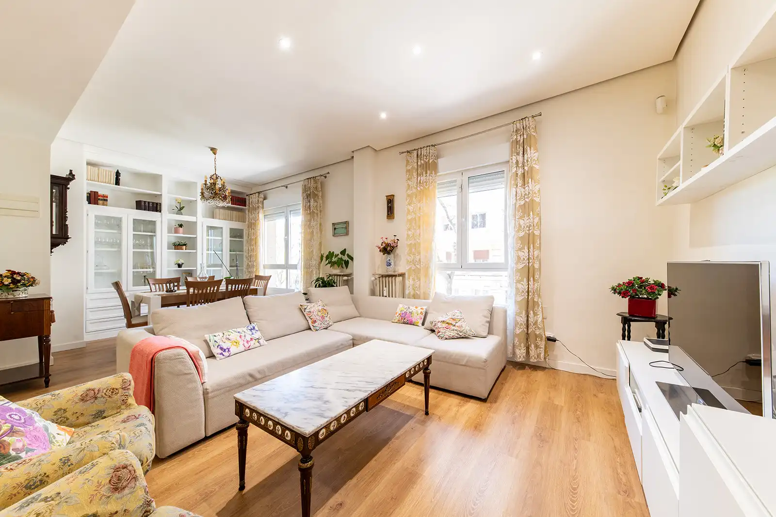 Flat with lift for sale in Paseo del Marqués de Zafra, imagen 2