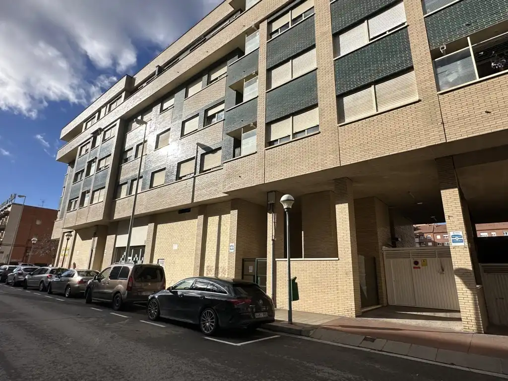 Individual con ascensor en alquiler en Calle Paula Montalt 13